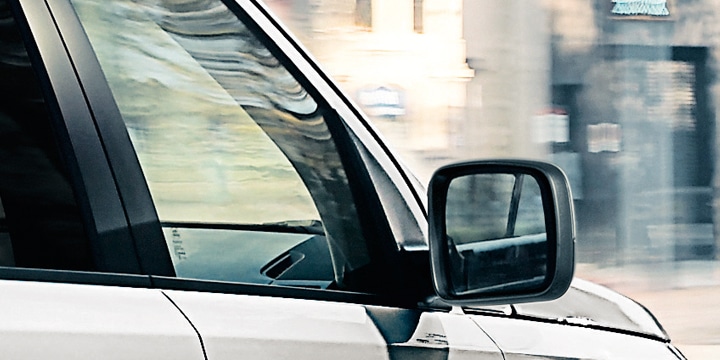 Side front view of a car with an electronically adjustable wing mirror