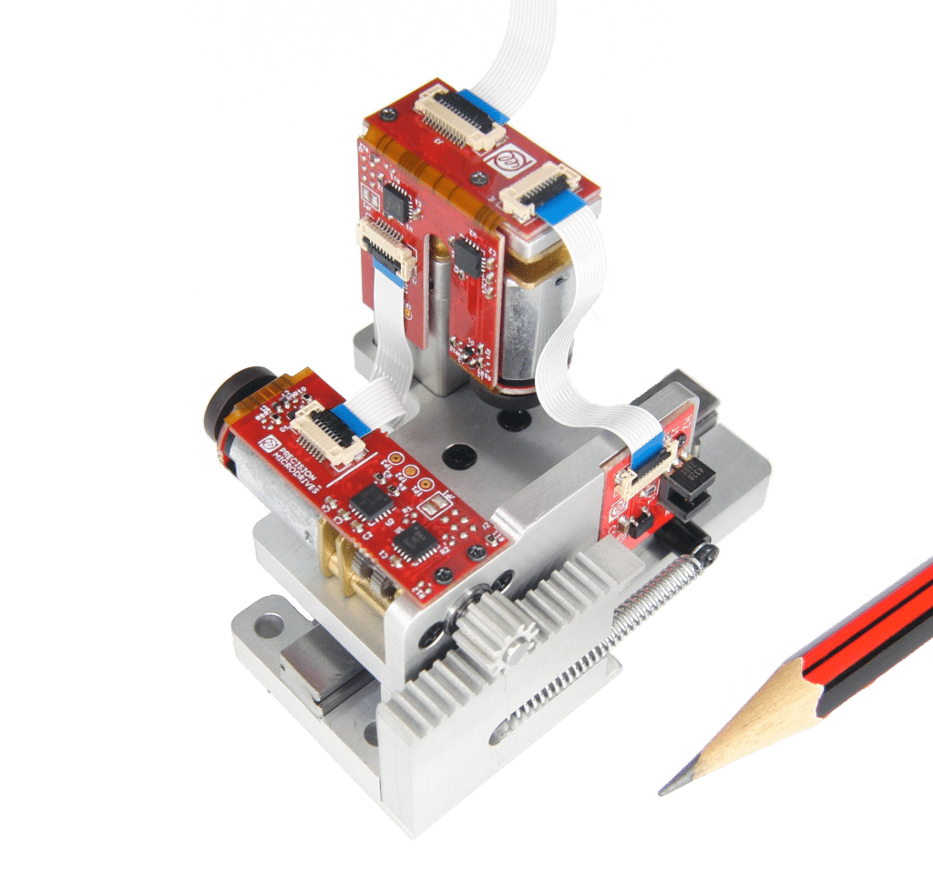 Drug dispensing mechanism with 2 actuators in x and z